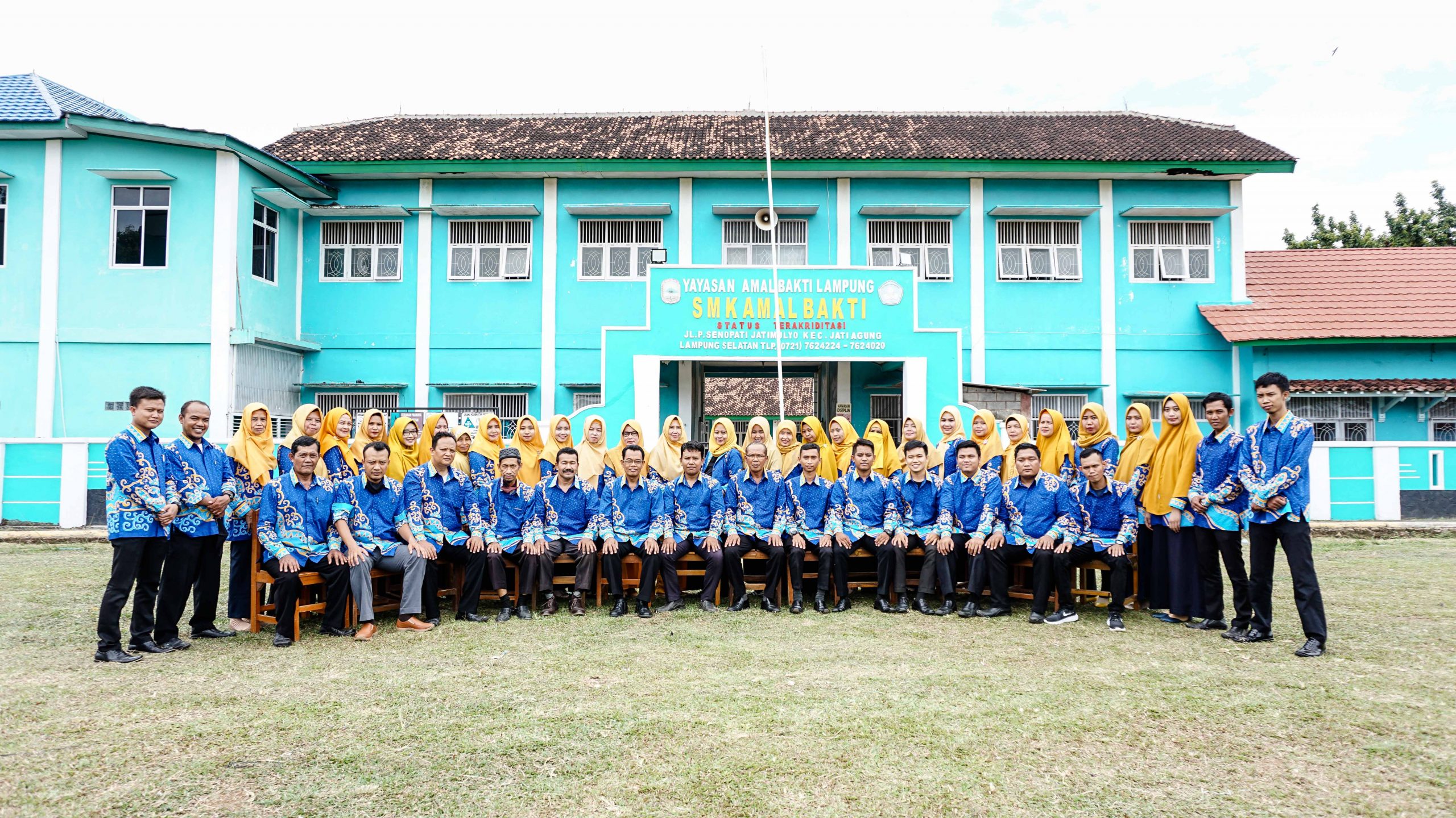 Foto Bersama Guru SMK Amal Bakti