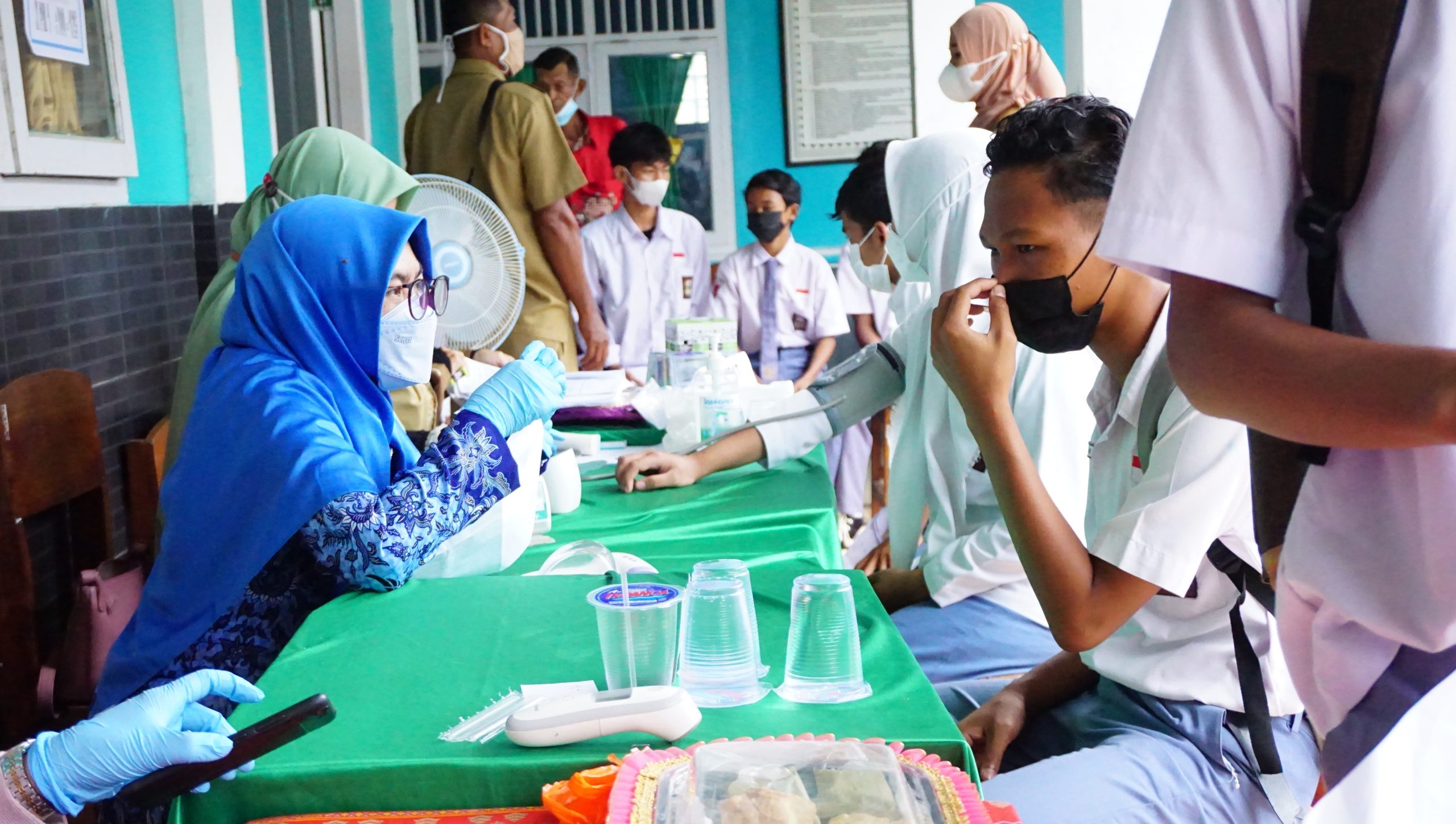 UPT Puskesmas Karang Anyar Adakan 1000 Suntik Vaksin di SMK Amal Bakti Jatiagung